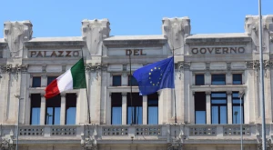 Palacio histórico italiano que alberga las oficinas municipales del Anagrafe