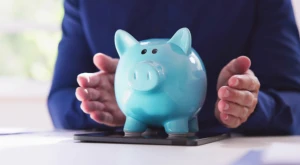 Money box symbolizing the income requirement for Italian citizenship.