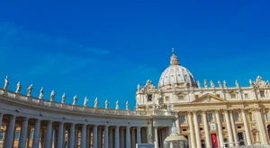 Piazza San Pietro a Roma, simbolo dell’Italia e del suo patrimonio istituzionale e culturale.