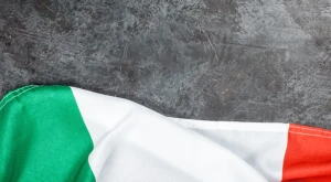 Bandiera italiana, con riferimento ai servizi consolari digitali.
