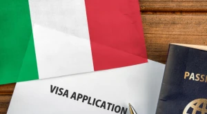 Modulo di richiesta per un visto di reingresso italiano compilato e pronto per la presentazione